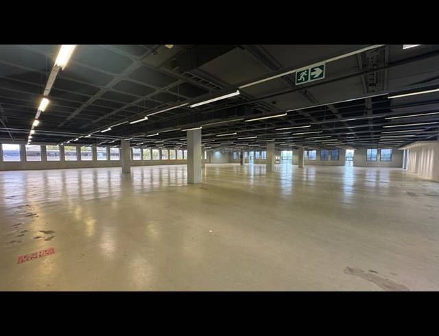 2,420M² WAREHOUSE TO LET IN EASTGATE